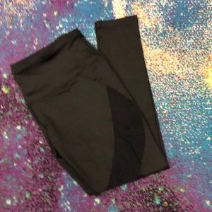 BLACK WITH BLACK MESH DETAIL YOGA PANTS SIZE SMALL NEW